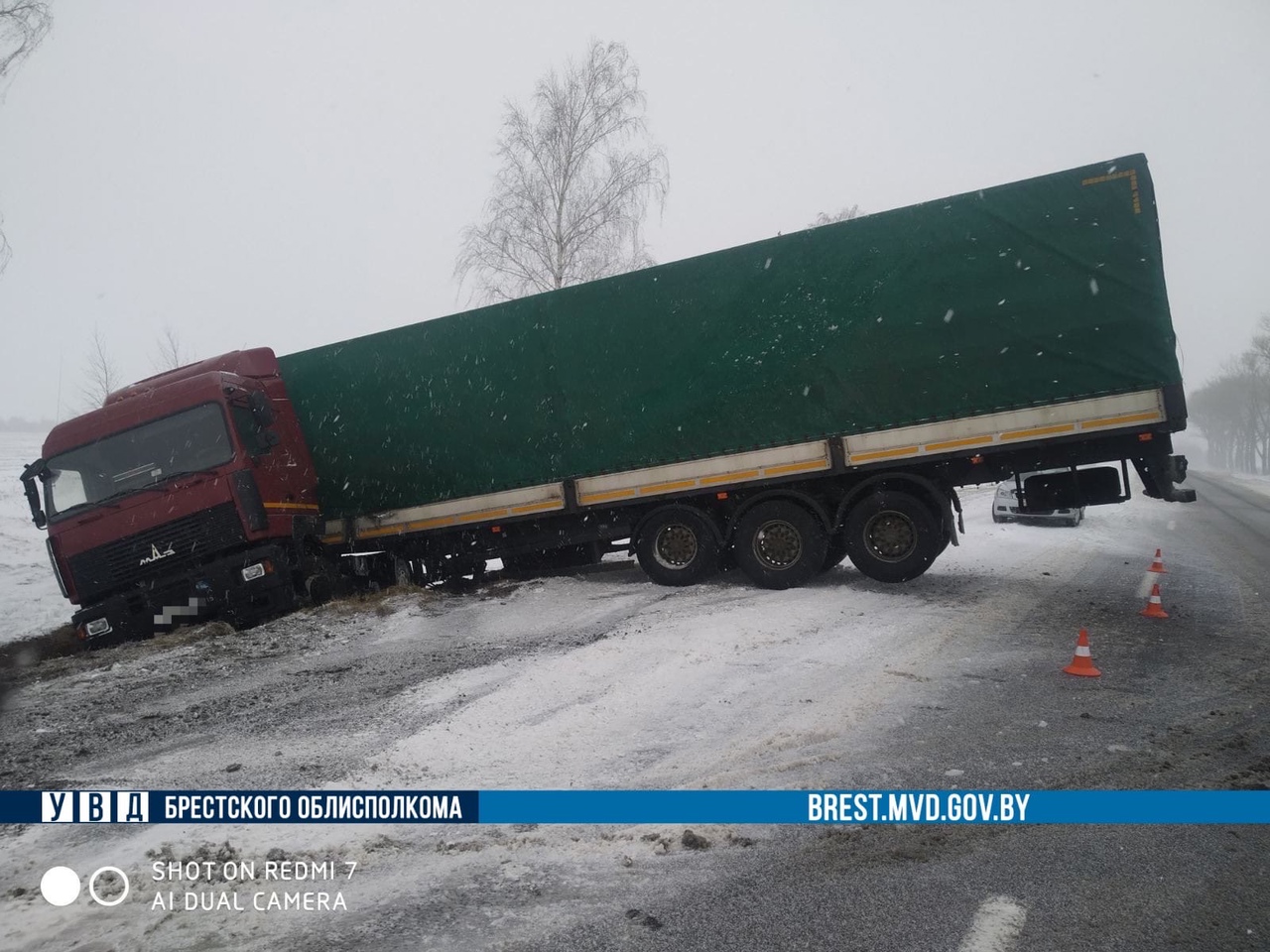 В Пинском районе грузовой автомобиль съехал в кювет — Пинский  бизнес-каталог «Мой Пинск». Каталог заведений, новости Пинска, афиша, курсы  валют.